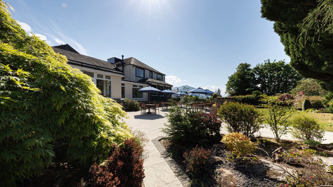 Lake District Castle Inn Exterior Image