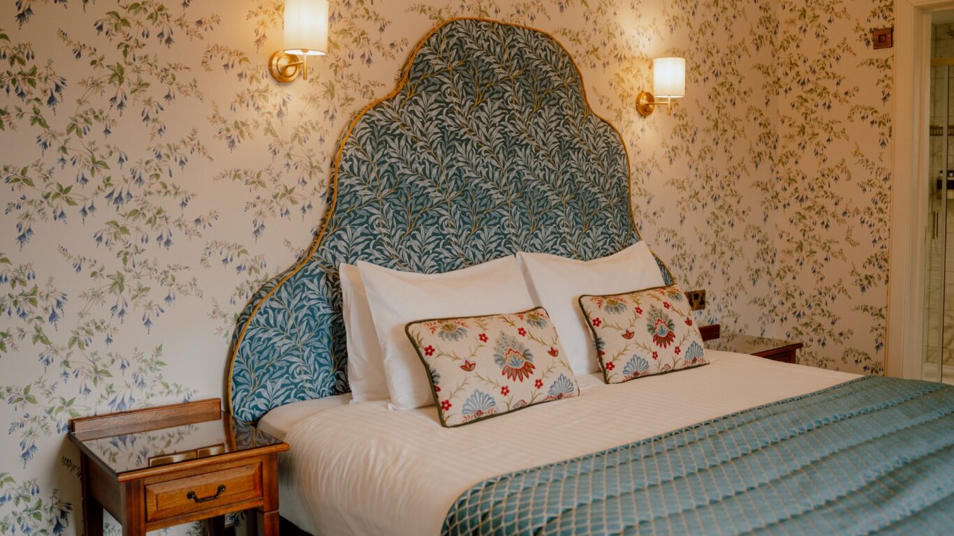 ATHOLL PALACE HOTEL 312 JUNOR SUITE 12