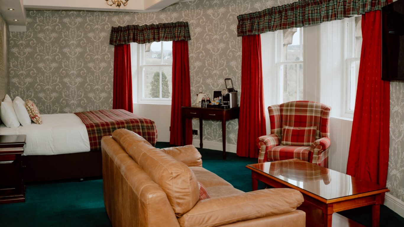 ATHOLL PALACE HOTEL 315 JUNOR SUITE 17